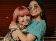 Lisa BLACKPINK Pamer Foto dengan NIKI di Festival Heads in The Clouds 2021