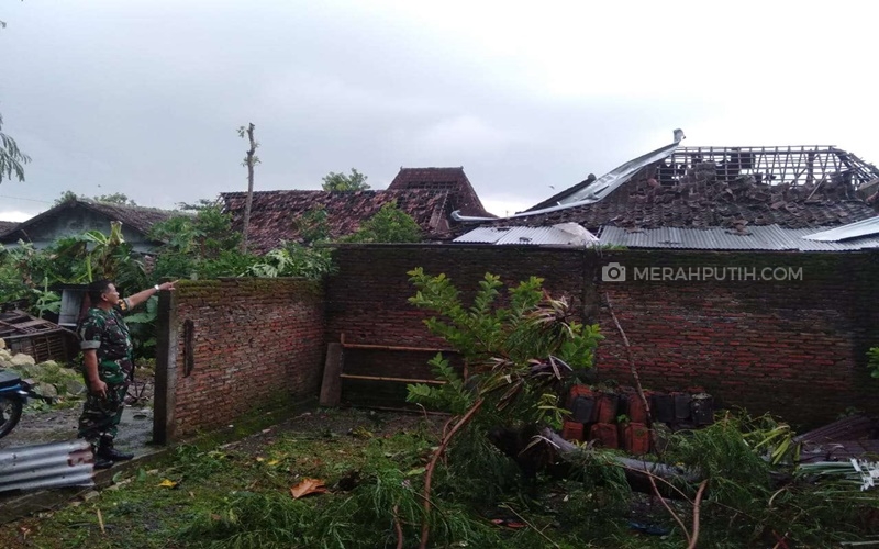  Puting Beliung Terjang Sukoharjo, Puluhan Rumah Rusak Berat 