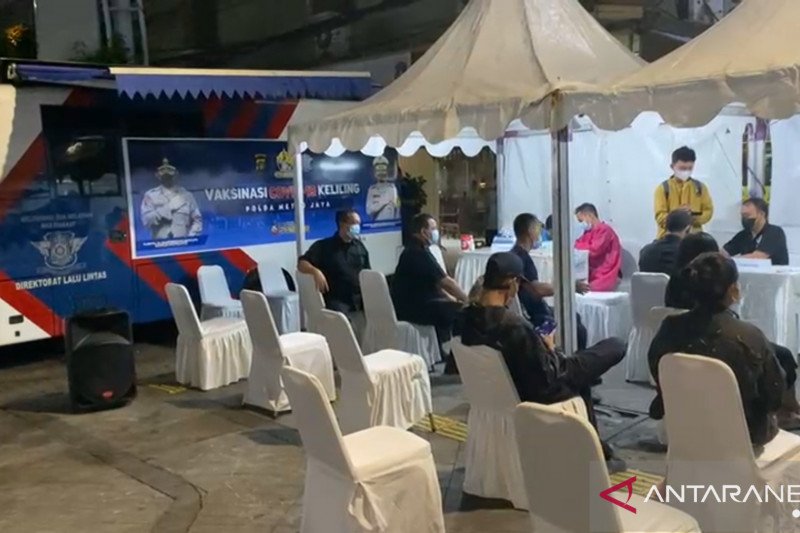 Gelar Vaksinasi COVID-19 Keliling di Jalanan, Polda Metro Sasar PKL