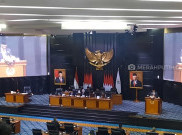 Pj Heru Serahkan Raperda APBD Tahun 2024 Rp 81,58 Triliun ke DPRD