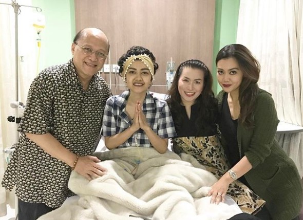 Saat Orang Tercinta Terkena Kanker, Selebritas ini Punya Cara Sendiri untuk Menghadapinya