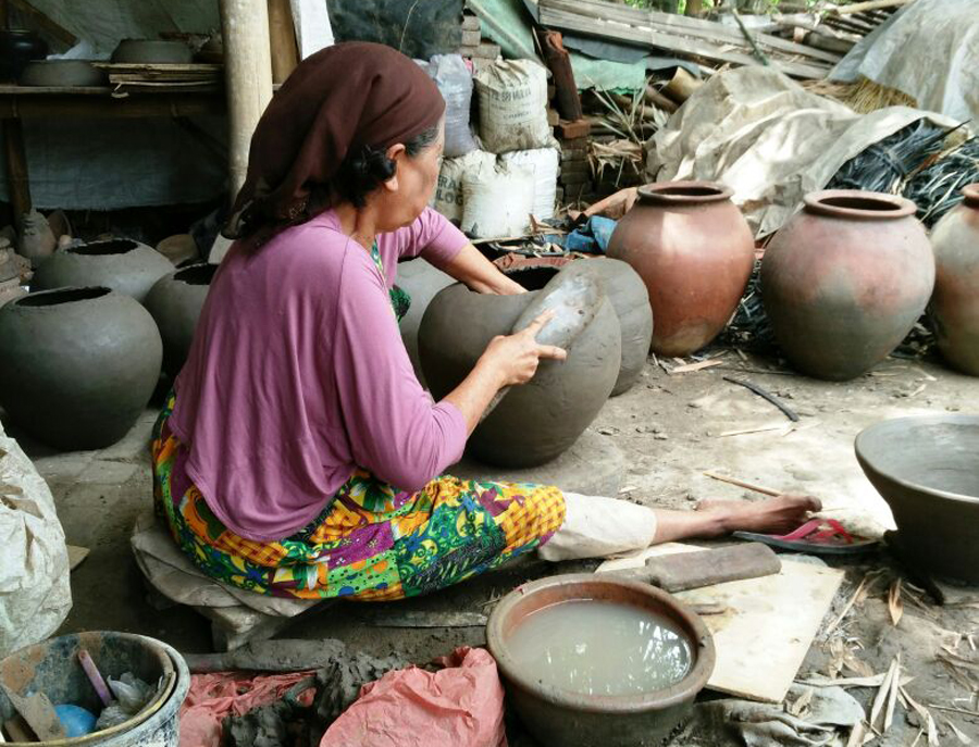 Gerabah Desa Sitiwinangun Terancam Punah