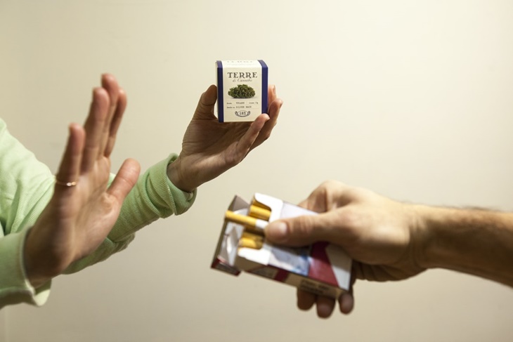 Cara Hilangkan Bau Rokok Biar Lingkungan Makin Nyaman