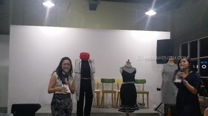 Lelang Fashion Item Berbahan Bio-Plastic