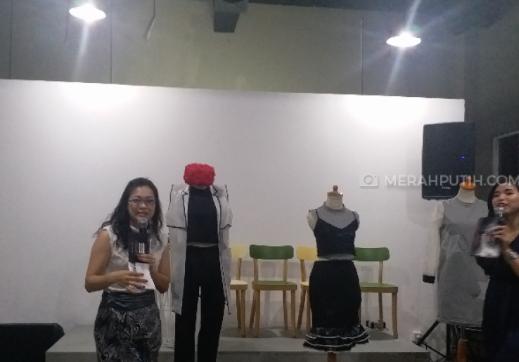 Lelang Fashion Item Berbahan Bio-Plastic