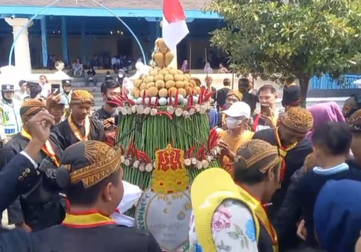 Tradisi Grebeg Besar Idul Adha: Gunungan di Masjid Agung Solo Raib dalam Hitungan Menit