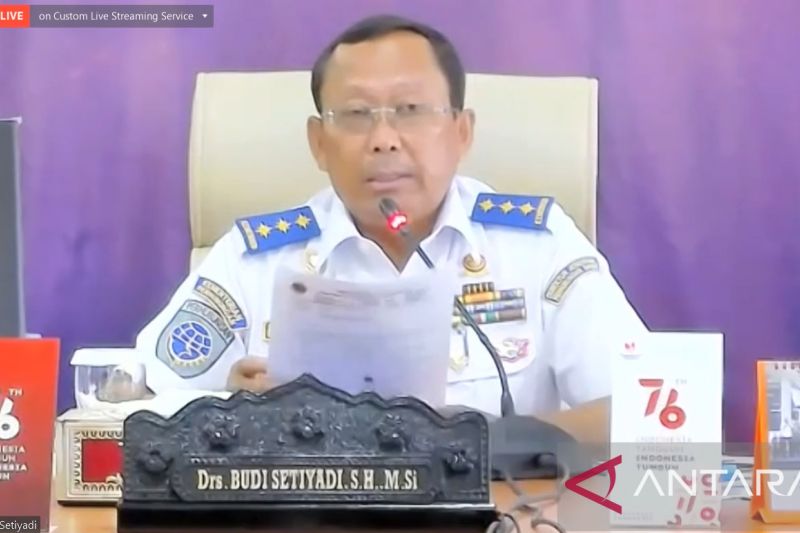 Tangkapan layar Direktur Jenderal Perhubungan Darat, Budi Setiyadi dalam konferensi pers daring yang dipantau di Jakarta, Kamis (24/2). (Adimas Raditya)