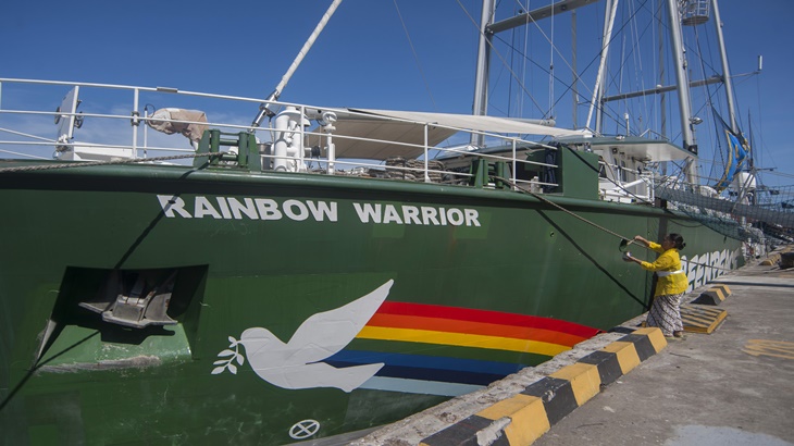 Kapal Greenpeace Rainbow Warrior