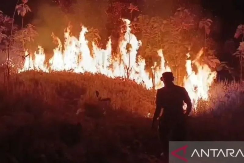 215.424 Kepala Keluarga Terdampak Kekeringan dan Gunung Ciremai di Jabar Terbakar