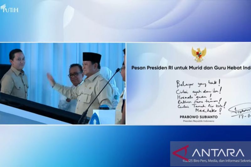 Pesan Menyentuh Presiden Prabowo di Panel Interactive Flat Program Digitalisasi Belajar 