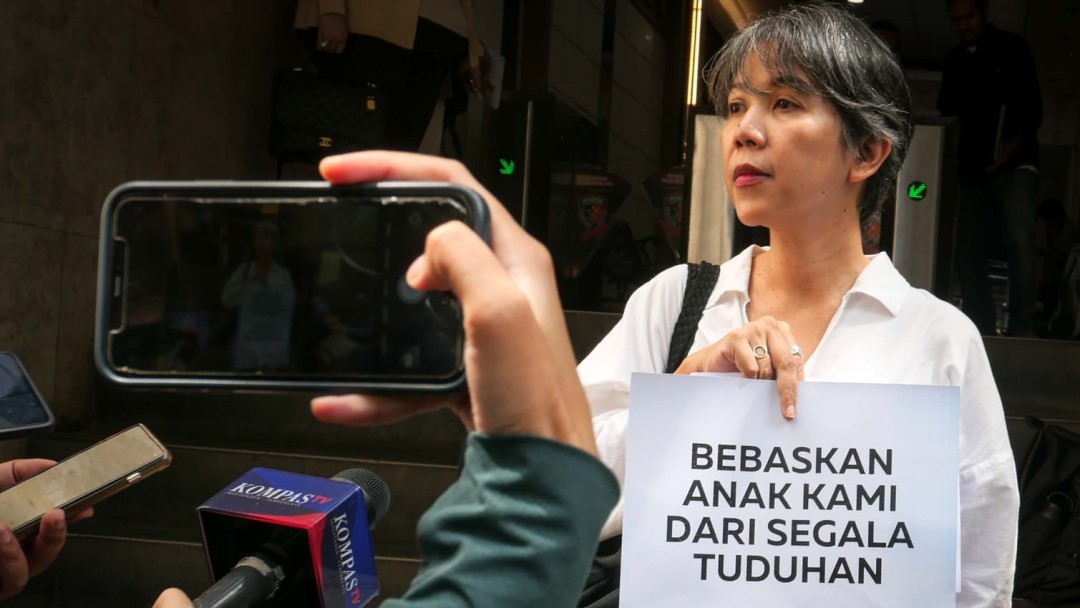 Suara Ibu Indonesia Datangi Polda Metro Jaya, Desak Polisi Bebaskan Mahasiswa yang Ditahan karena Demo