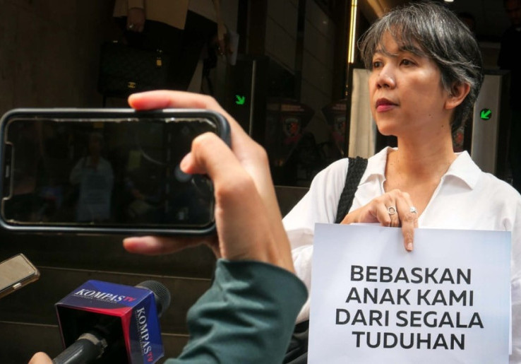 Suara Ibu Indonesia Datangi Polda Metro Jaya, Desak Polisi Bebaskan Mahasiswa yang Ditahan karena Demo