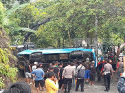 Bus Pariwisata Rombongan PKK Sragen Terguling di Tawangmangu, 25 Penumpang Selamat