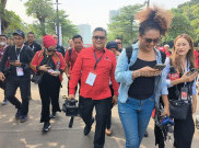 Saat Sekjen PDIP Sarapan Bareng dan Tenteng Kamera Wartawan ke Arena BBK