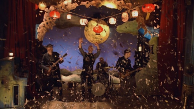 5 Lagu Penuh Cinta Ini Pas Banget Buat Playlist Natal Kamu