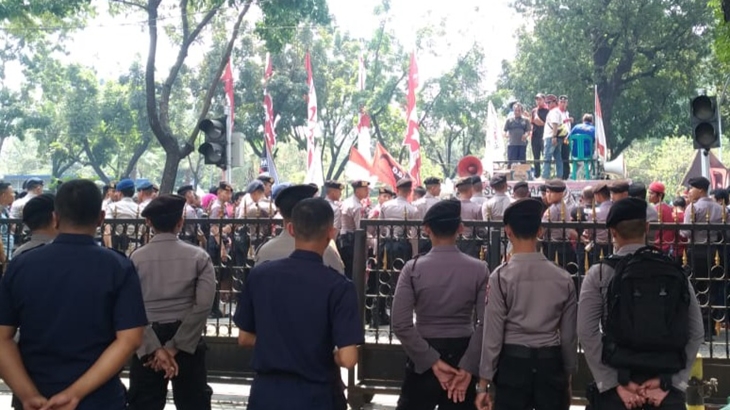Ratusan Driver Taksi Online d Balai Kota DKI. (MP/Asropih)