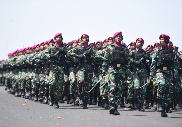 Tukin TNI Naik, DPR Tegaskan Gaji dan Tunjangan Guru Juga Harus Naik