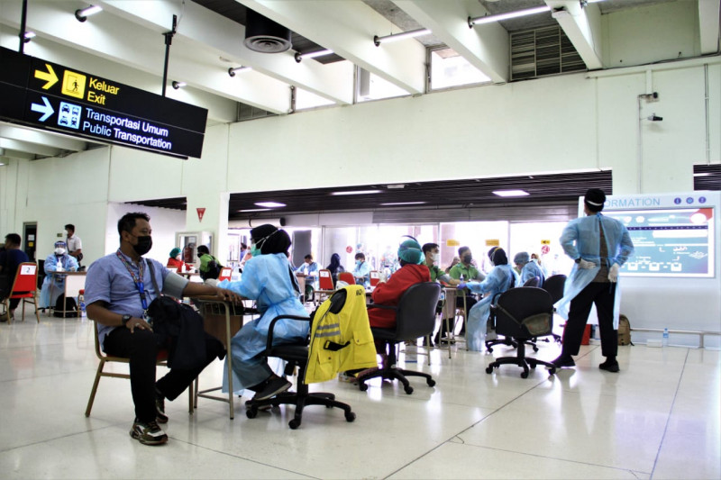 100 Ribu Calon Penumpang Jalani Vaksinasi di 18 Bandara