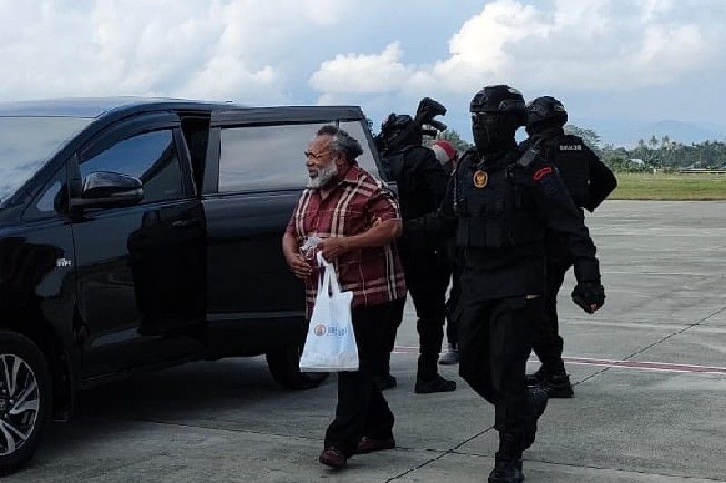 KPK Bawa Bupati Mimika ke Jakarta