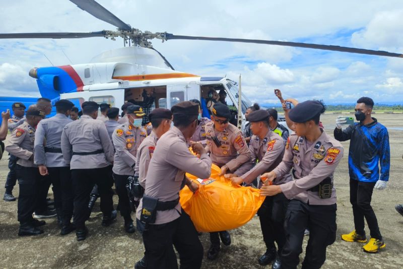 Dua Helikopter Pembawa Jenazah Korban KKB Tiba di Nabire