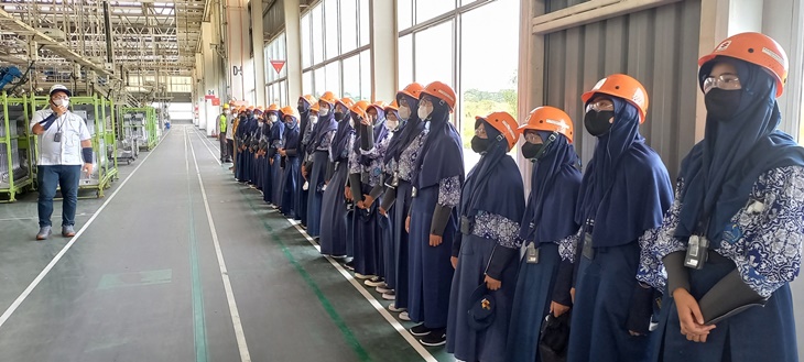 Suzuki Ajak Pelajar Mengenal Inovasi dan Manufaktor Otomotif