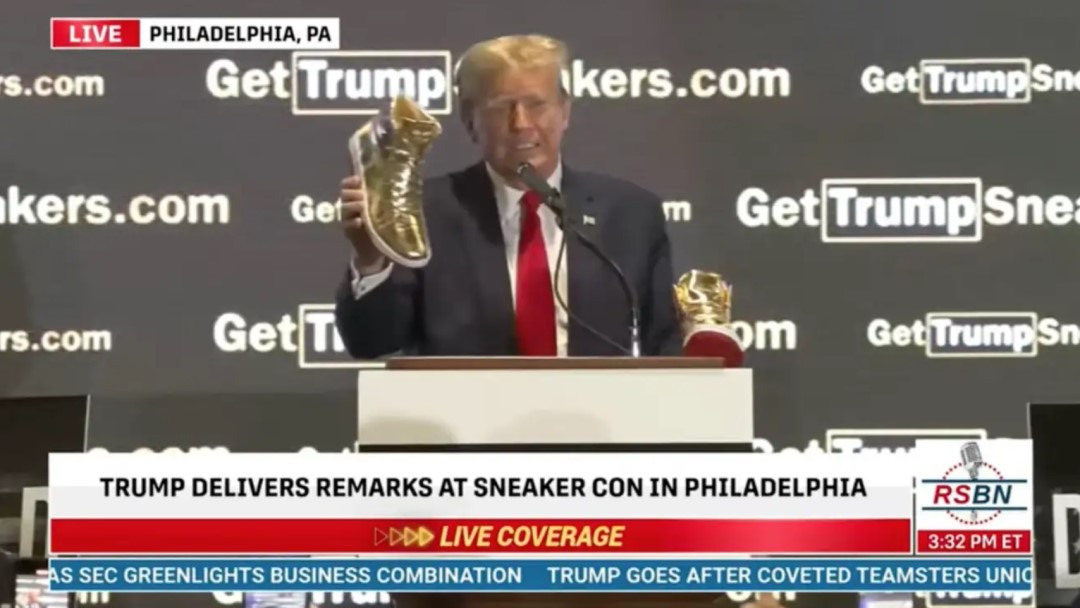 Donald Trump Jadi Nama Situs Jual-Beli Sepatu Sneakers Rp 6 Jutaan