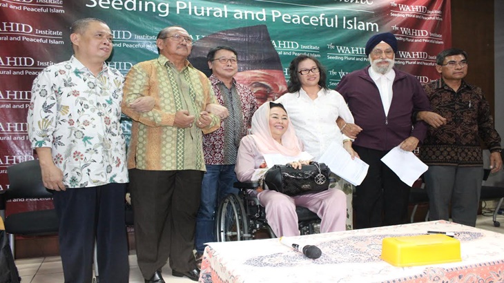 Ibu Shinta Nuriyah bersama pemuka agama