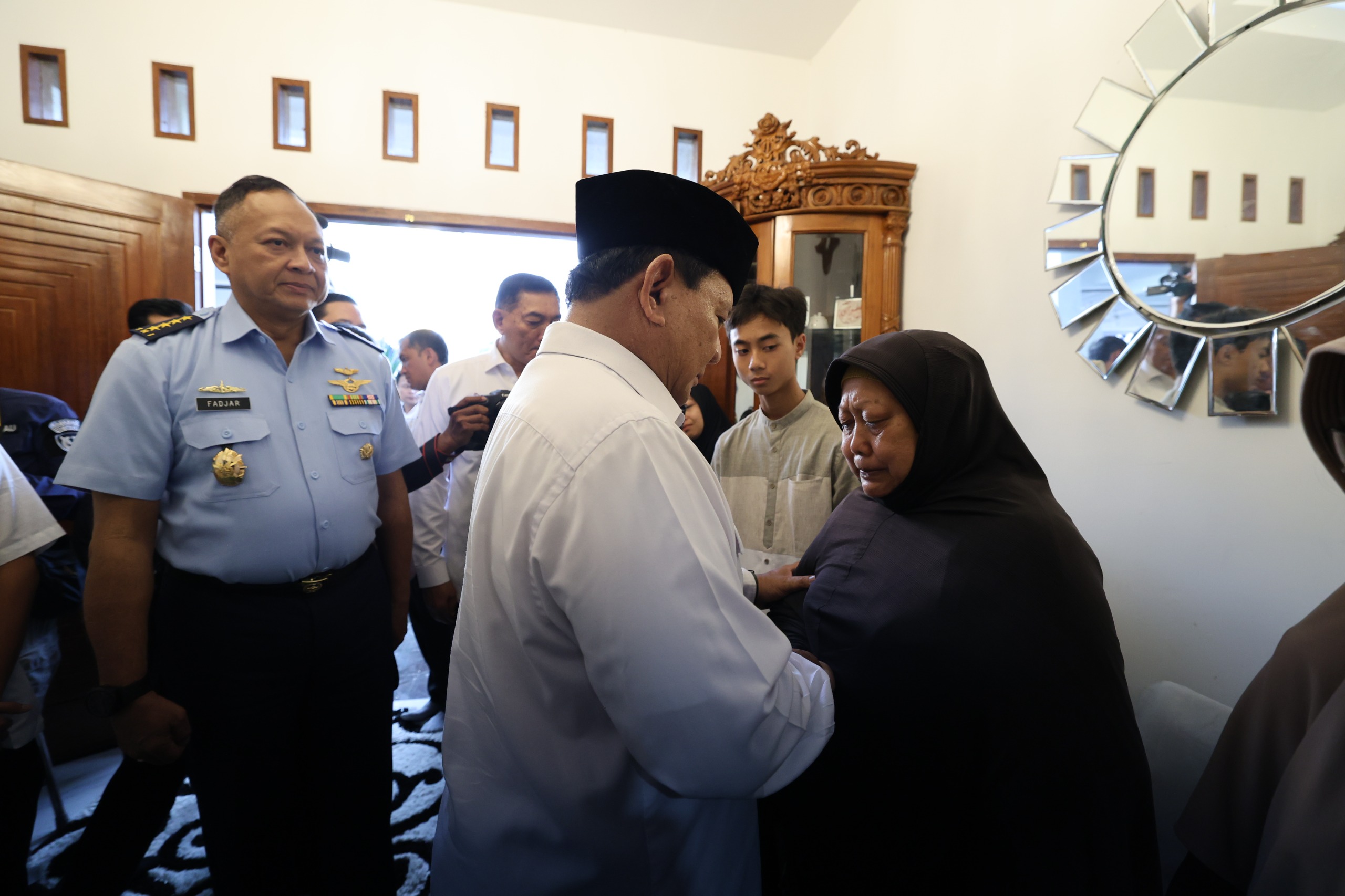 Takziah ke Rumah Duka, Prabowo Siap Bantu Keluarga Korban Jatuhnya Pesawat Super Tucano TNI AU