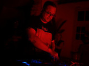 Indra Menus Keliling Eropa untuk Tur dan Promo Musik Noise Indonesia