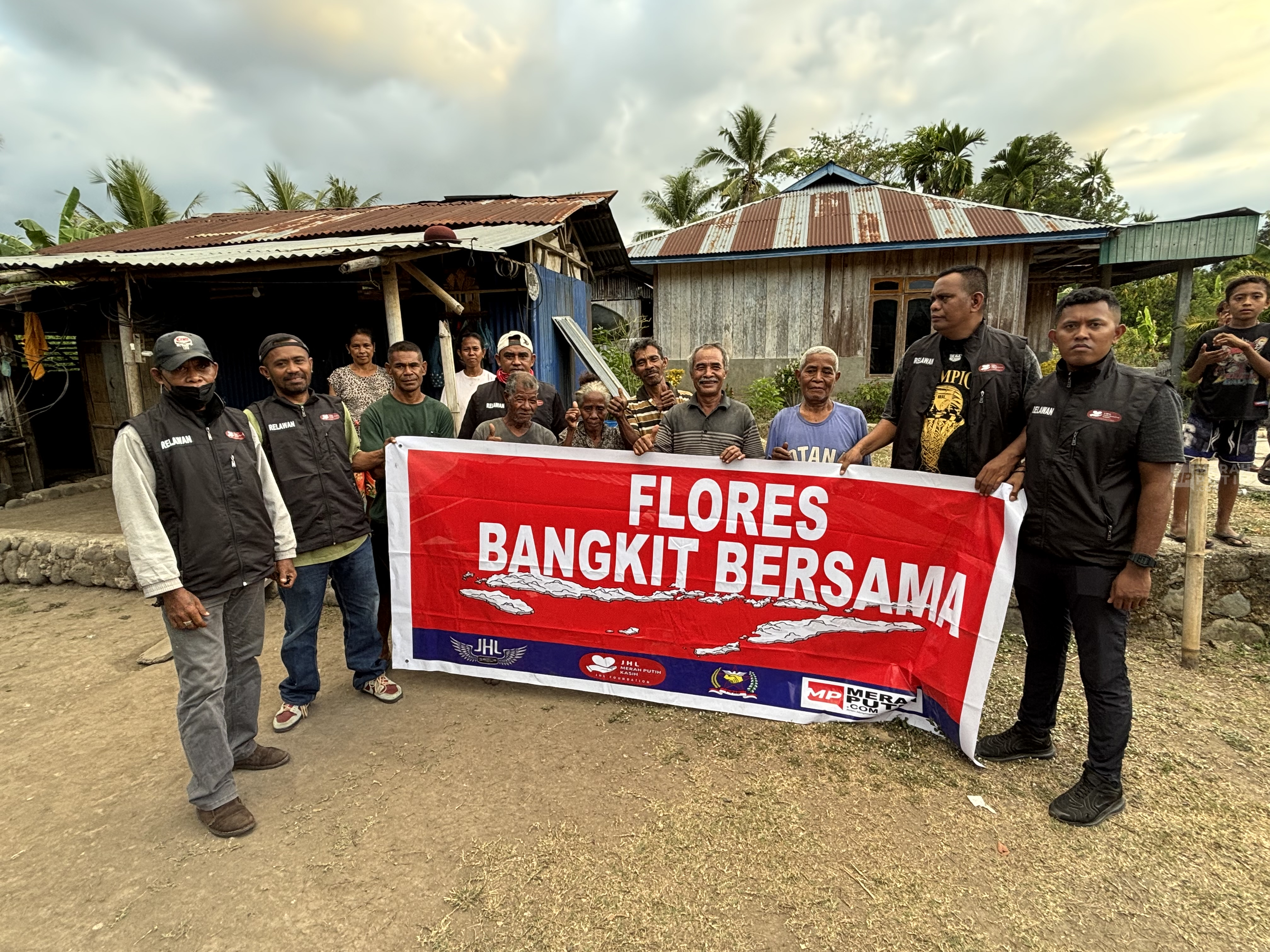 JHL Foundation Terus Bergerak Salurkan Bantuan di NTT, Perdana Jangkau Warga Terpencil Nuangeda, Ende