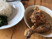 Cuma Banyuwangi yang Punya Ayam Pedas Genteng 