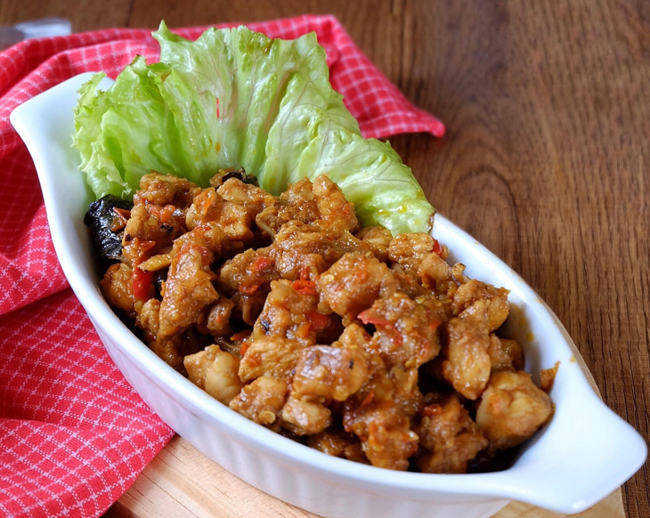 Pedasnya Ayam Nasu Palekko Bikin Bercucuran Keringat