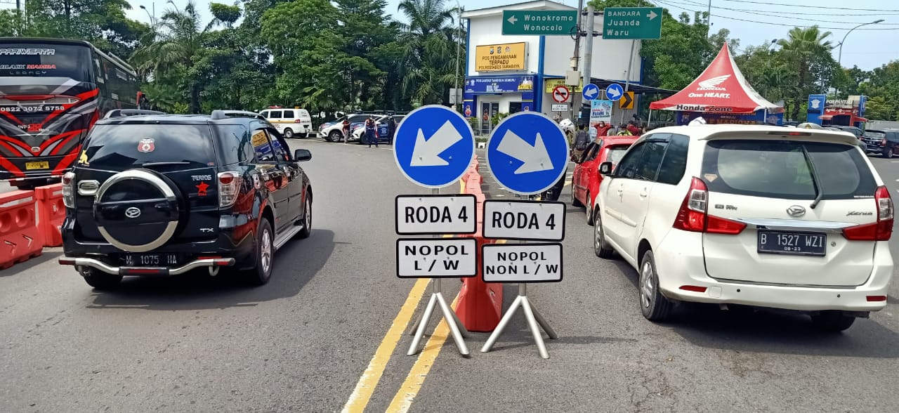 Masuk Surabaya, Pengendara di Luar Plat L dan W Wajib Tes COVID-19