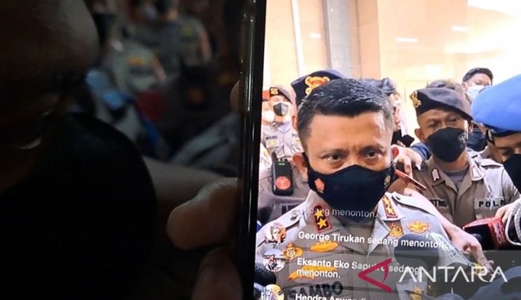 Komisi III Desak Benny Mamoto Mundur dari Ketua Harian Kompolnas