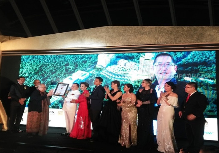 Hotel JHL Solitaire Gading Serpong a D Varee Collection Terima Rekor Dunia
