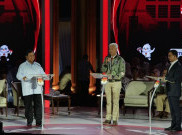 Beda dengan Prabowo, Puan Salami Anies Usai Debat Capres