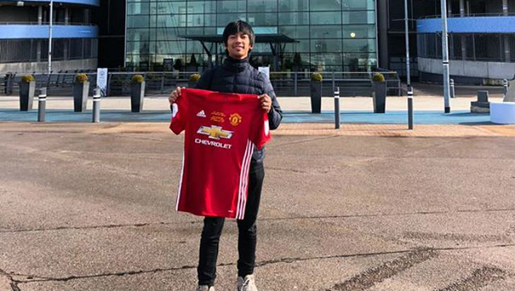Yang Dilakukan Vokalis d'Masiv Saat Bertemu Tiga Bintang Manchester United