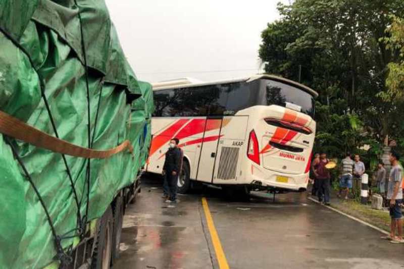 Dua Bus Tabrakan di Purworejo, 1 Orang Meninggal Dunia