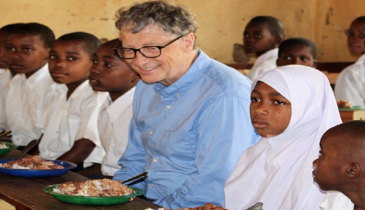Unggah Album Pertama di Instagram, Bill Gates Berfoto dengan Bocah Berhijab