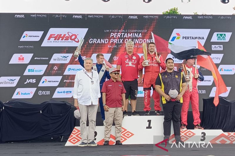 Rusty Wyatt Juara F1 Powerboat Danau Toba 2024