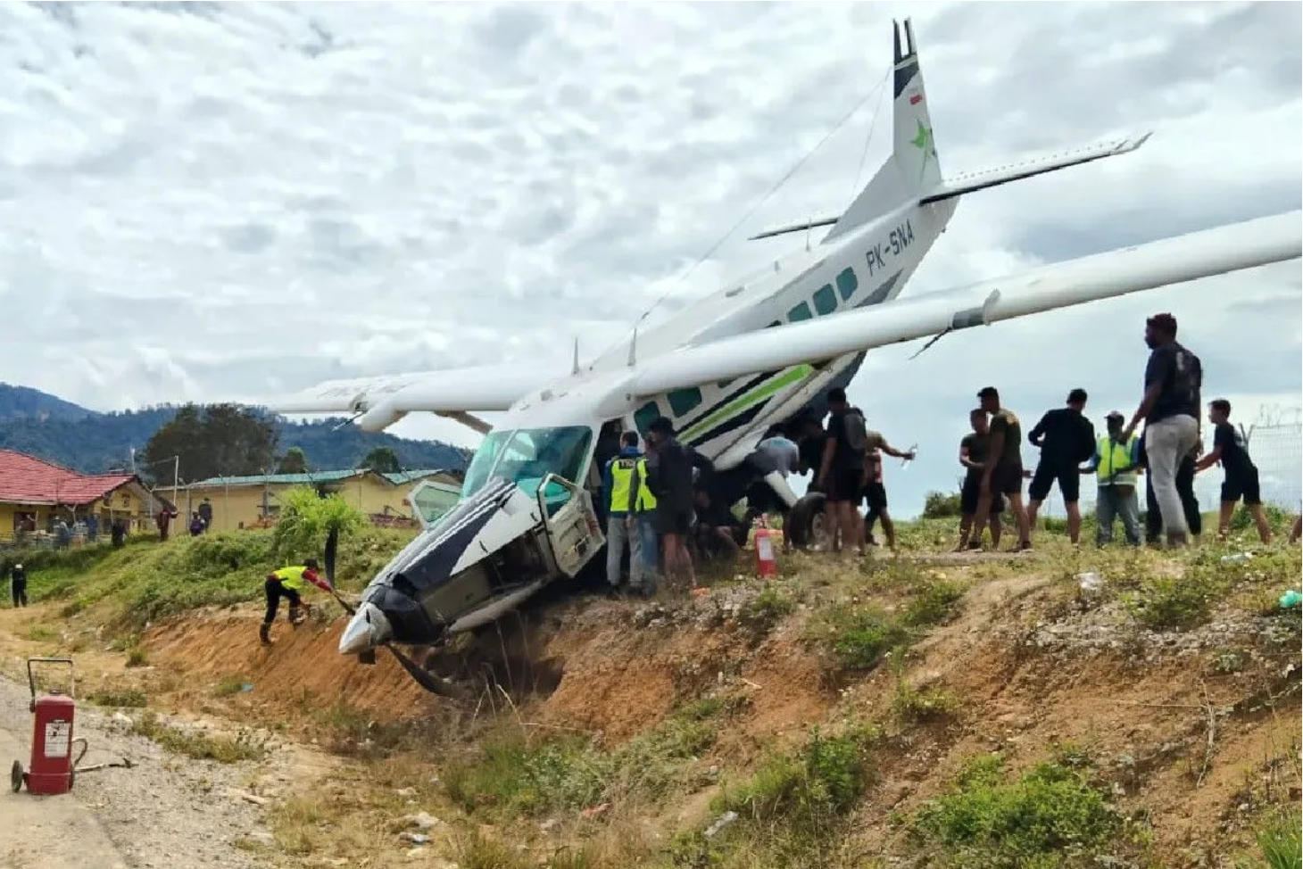 Pesawat Smart Air Tergelincir di Lapangan Terbang Tiom, Papua, tak Ada Korban Jiwa