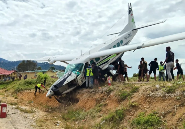 Pesawat Smart Air Tergelincir di Lapangan Terbang Tiom, Papua, tak Ada Korban Jiwa