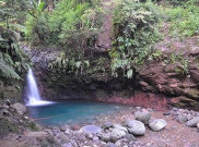 Menikmati Kejernihan Air Curug Pangeran