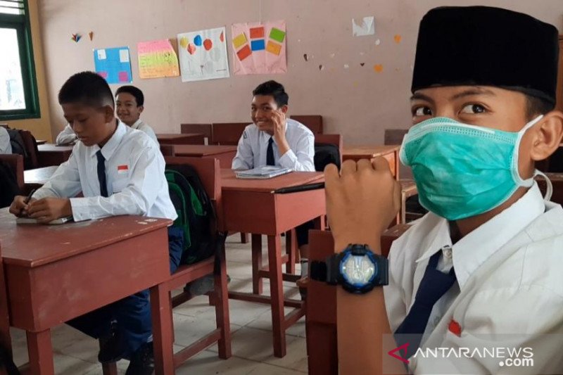 Selama Pandemi, Guru tidak Perlu Selesaikan Kurikulum
