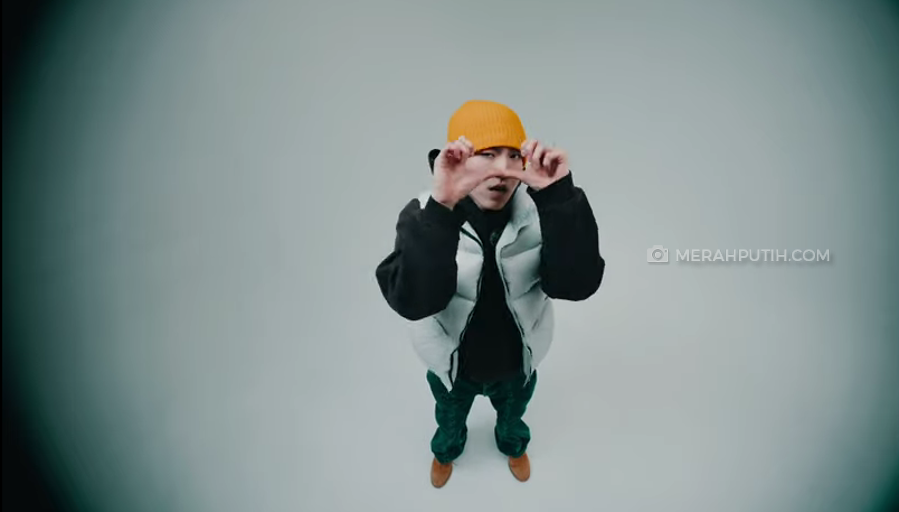 Lirik lagu Broke My Heart Kino PENTAGON, dan Terjemahannya