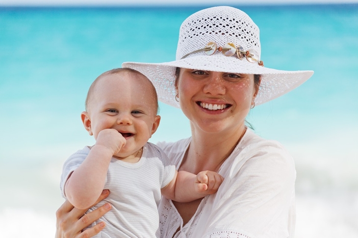 Jangan bawa barang terlalu banyak ketika iiburan bersama anak balita. (Foto: Pixabay/PublicDomainPictures)