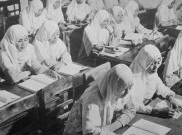 Begini Cara Orde Baru Melarang Siswi Berhijab!