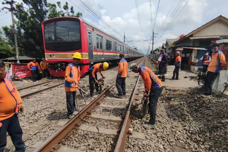 Mobil Tertabrak KRL di Citayam Berhasil Dievakuasi