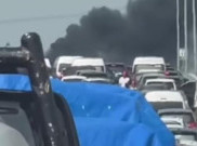 Akses Masuk Tol MBZ Ditutup Imbas Kendaraan Terbakar di Jalur Arah Cikampek