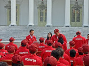 Jokowi Serahkan Bonus Bagi Atlet ASEAN Para Games